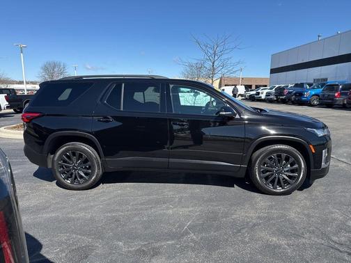 Mosaic Black Metallic 2023 Chevrolet Traverse RS