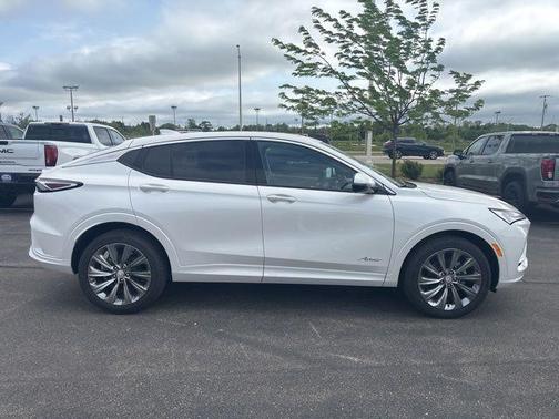 White Frost Tri-Coat 2026 Buick Envista Avenir