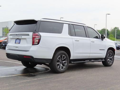 Summit White 2021 Chevrolet Suburban Z71