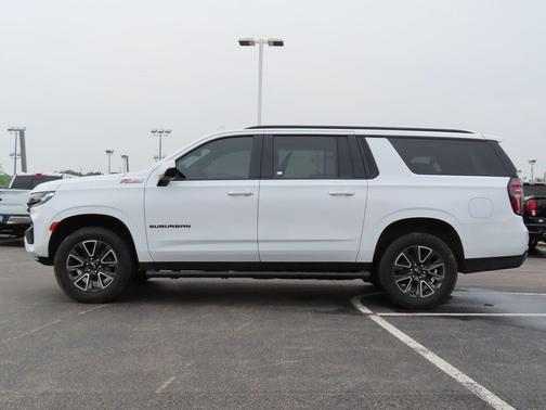 Summit White 2021 Chevrolet Suburban Z71