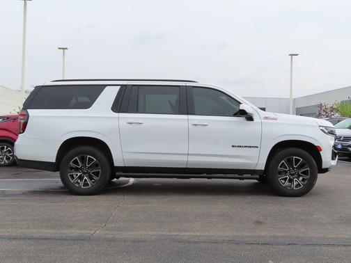 Summit White 2021 Chevrolet Suburban Z71