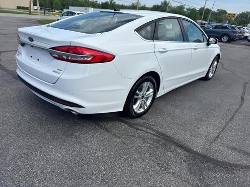 Oxford White 2018 Ford Fusion SE