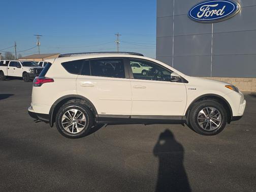 2017 Toyota RAV4 Hybrid XLE