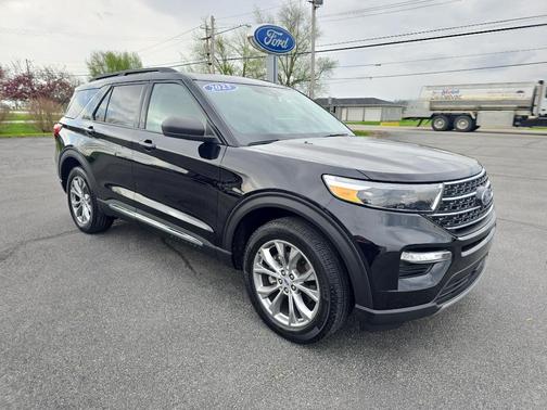 Agate Black Metallic 2023 Ford Explorer XLT