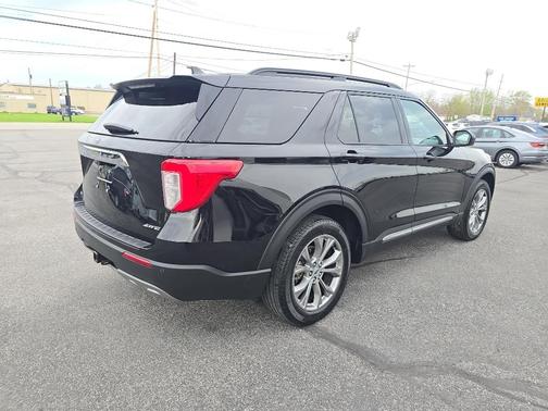 Agate Black Metallic 2023 Ford Explorer XLT