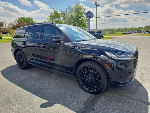 Infinite Black Metallic Clearcoat 2025 Lincoln Aviator Reserve AWD