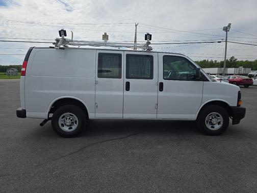 Summit White 2017 Chevrolet Express 2500 Work Van