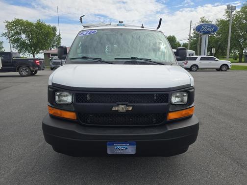 Summit White 2017 Chevrolet Express 2500 Work Van