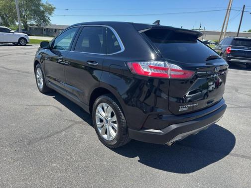 Agate Black Metallic 2022 Ford Edge Titanium