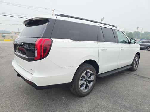 Star White Metallic Tri-Coat 2027 Ford Expedition Max Active 4x4