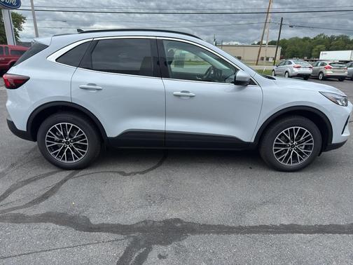 2025 Ford Escape PHEV Base