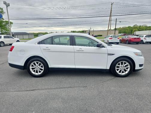 Oxford White 2013 Ford Taurus SE