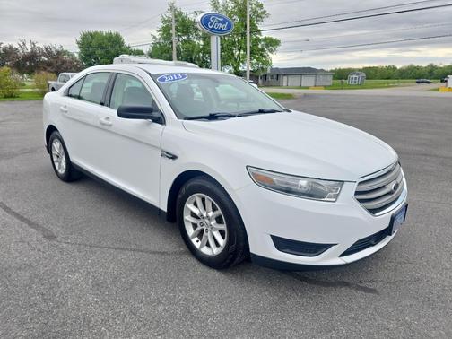 Oxford White 2013 Ford Taurus SE