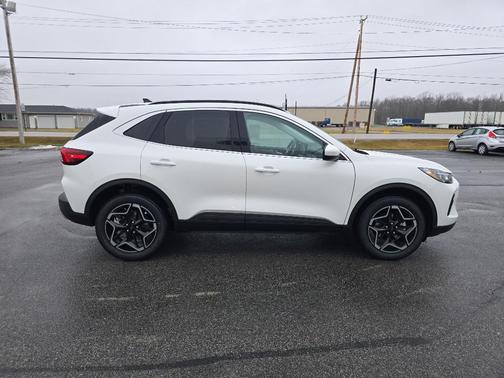 2026 Ford Escape Platinum