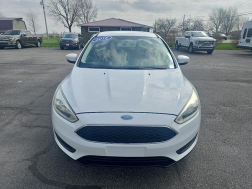 Oxford White 2016 Ford Focus SE