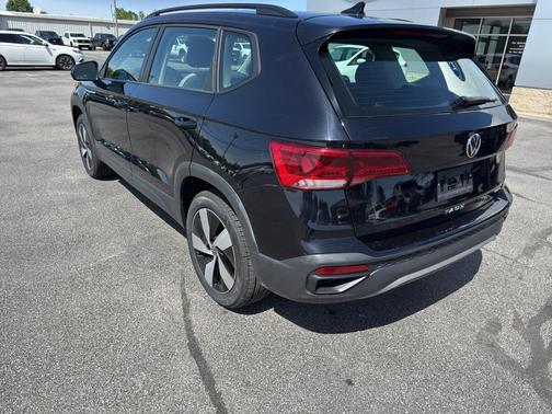 Deep Black Pearl 2024 Volkswagen Taos 1.5T S