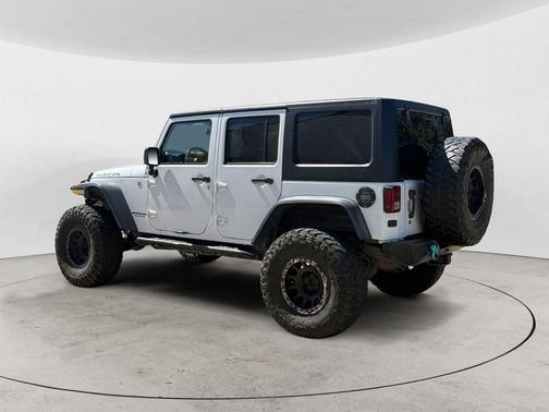 Bright White Clearcoat 2014 Jeep Wrangler Unlimited Rubicon