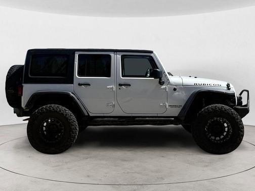 Bright White Clearcoat 2014 Jeep Wrangler Unlimited Rubicon