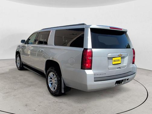 Silver Ice Metallic 2019 Chevrolet Suburban LT