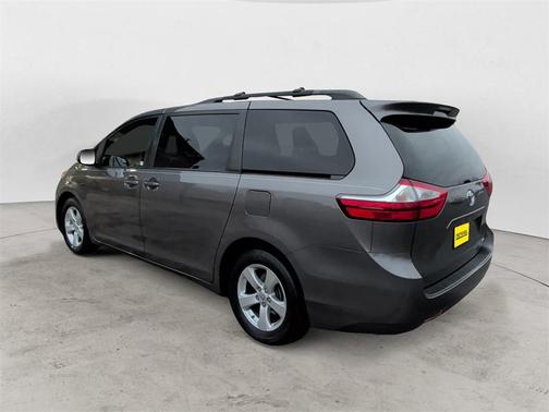 2017 Toyota Sienna LE