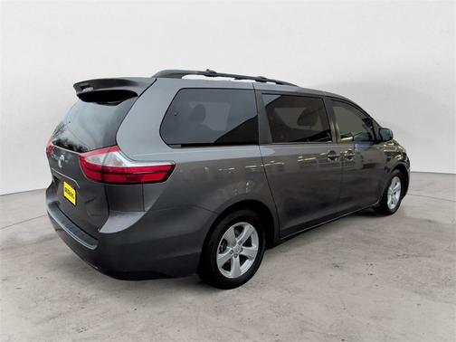 2017 Toyota Sienna LE