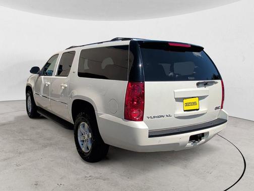 Diamond White 2013 GMC Yukon XL 1500 SLT