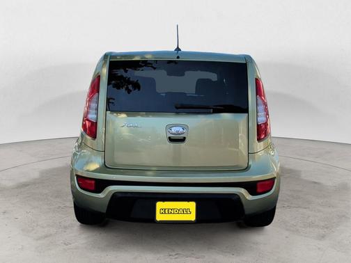 Alien Pearl Metallic 2013 Kia Soul Base