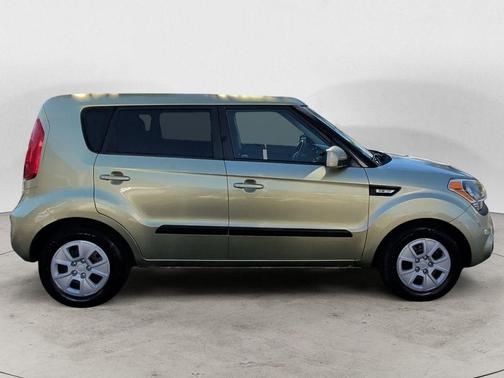 Alien Pearl Metallic 2013 Kia Soul Base