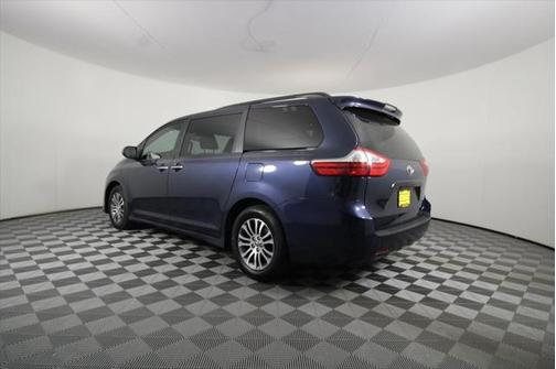 2018 Toyota Sienna XLE