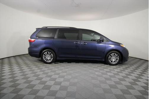 2018 Toyota Sienna XLE
