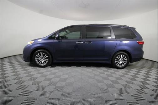 2018 Toyota Sienna XLE