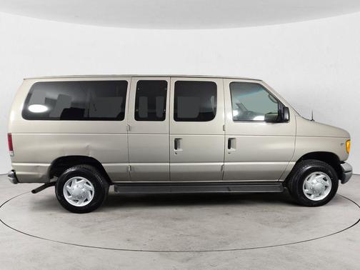 Brown 2002 Ford E350 Super Duty XLT