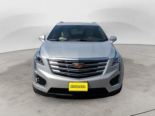 Radiant Silver Metallic 2018 Cadillac XT5 Luxury