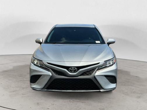 Celestial Silver Metallic 2019 Toyota Camry SE