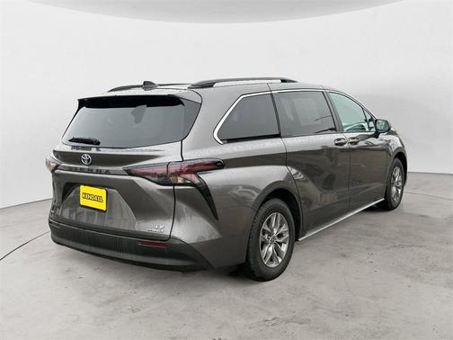 2023 Toyota Sienna LE