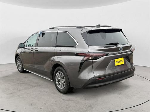 2023 Toyota Sienna LE
