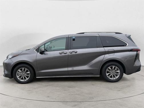 2023 Toyota Sienna LE