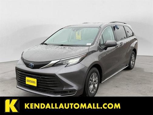 2023 Toyota Sienna LE