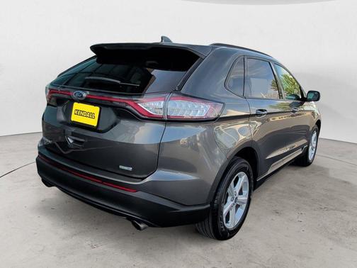 Magnetic 2018 Ford Edge SE