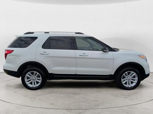 White Platinum Metallic Tri-Coat 2015 Ford Explorer XLT
