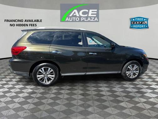 2017 Nissan Pathfinder SV