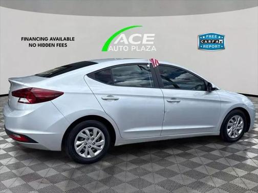 2019 Hyundai ELANTRA SE