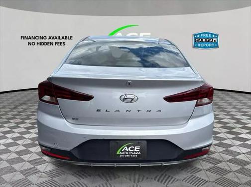 2019 Hyundai ELANTRA SE