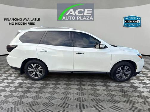 White 2017 Nissan Pathfinder SV