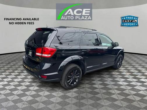 Black 2019 Dodge Journey SE