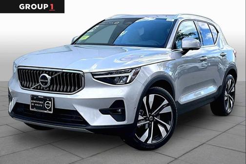 Silver Dawn 2025 Volvo XC40 Plus