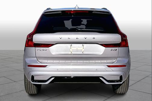Aurora Silver 2026 Volvo XC60 B5 Plus