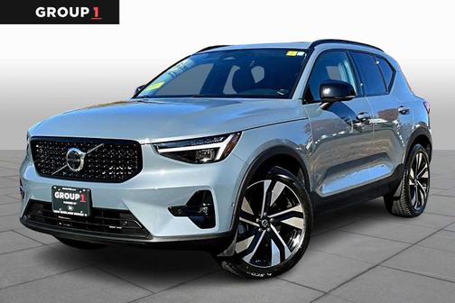 2023 Volvo XC40 B5 AWD Ultimate Dark