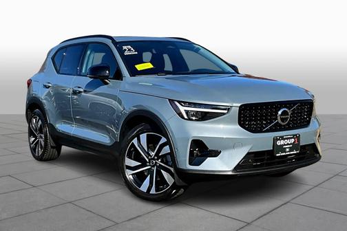 2023 Volvo XC40 B5 AWD Ultimate Dark