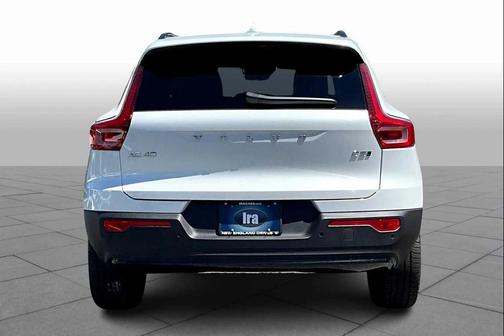 Crystal White 2026 Volvo XC40 Plus, B5 AWD Gas (mild hybrid), Dark